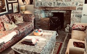 Traditional Rural Cottage, Haven For Families With Pets